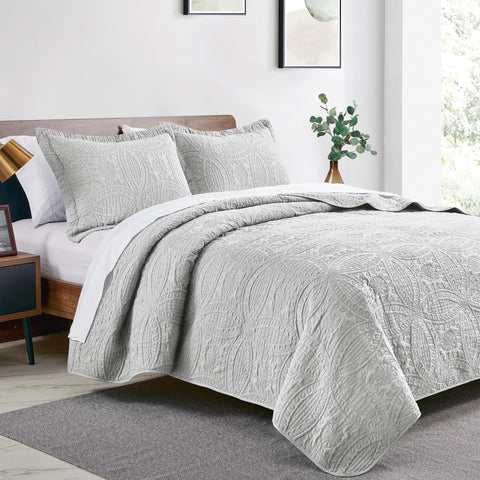 Love's cabin light-grey bedspread coverlet adds decor-friendly lightweight warmth