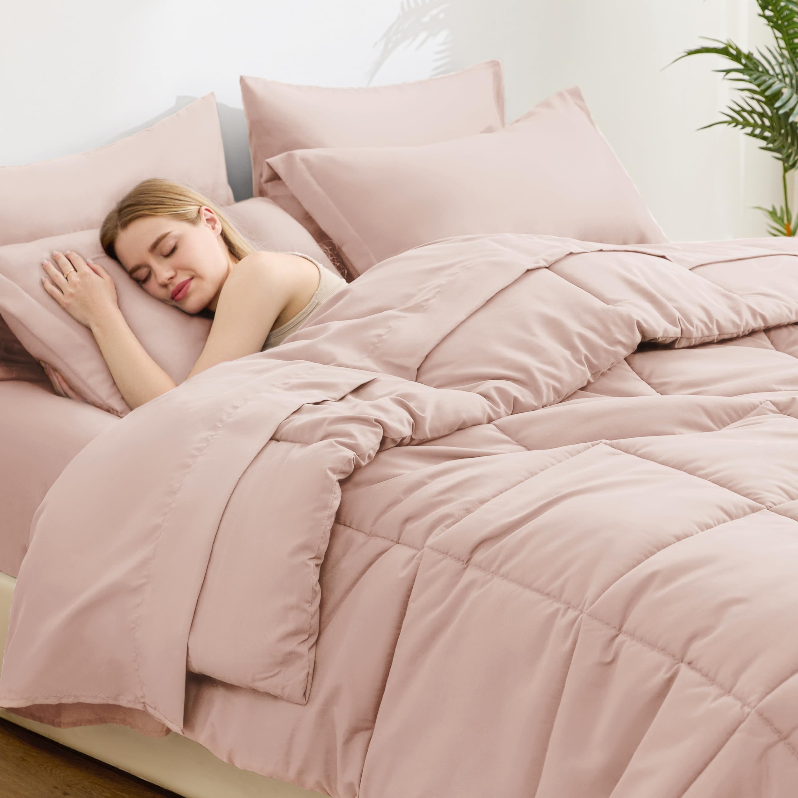 Love's Cabin fitted sheet with 14-inch pockets keeps the fit snug.