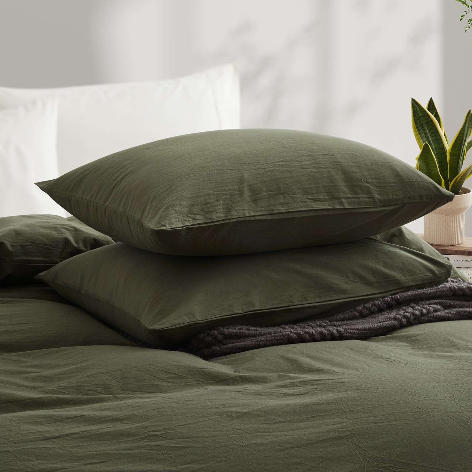 LOVQUE duvet cover with interior corner ties to prevent shifting.