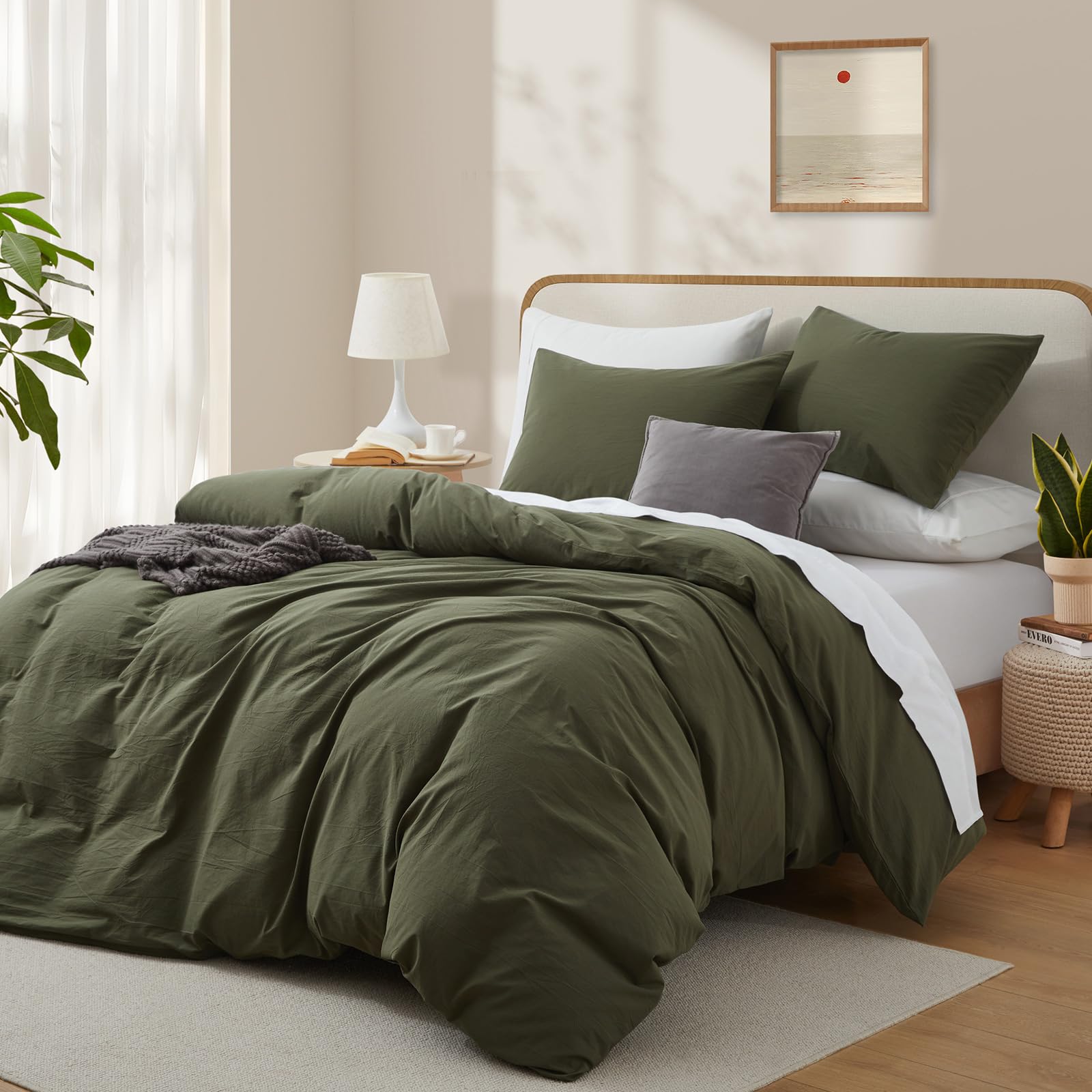 LOVQUE duvet cover with secure zipper closure to keep insert in place.