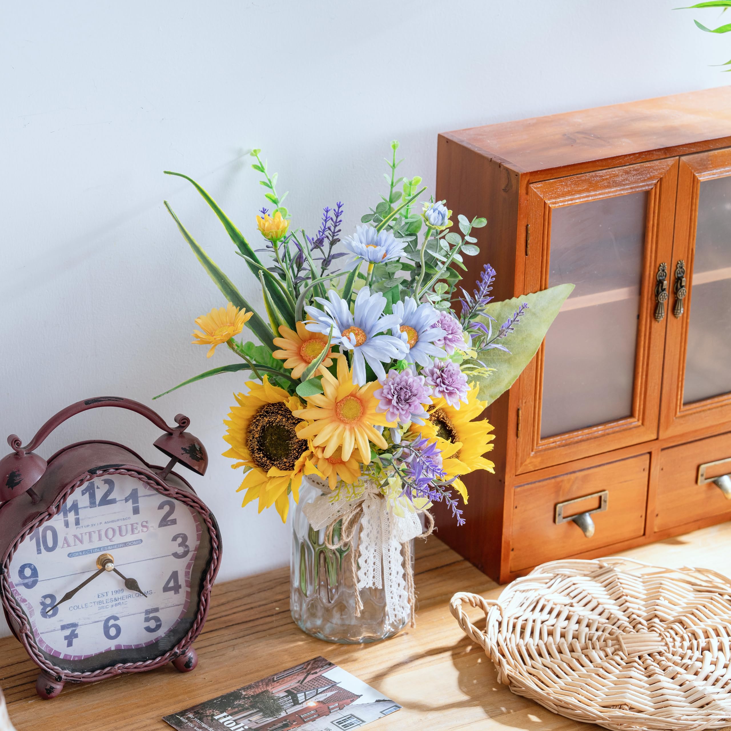 LUEUR blue daisy silk flowers close-up highlights lifelike petals and durable materials