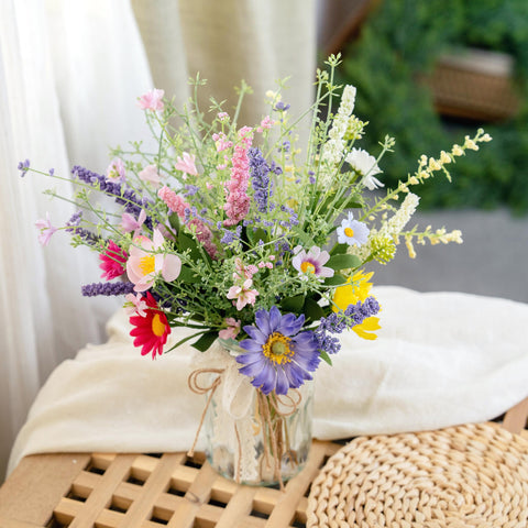 LUEUR thoughtful gift for spring occasions such as housewarmings or birthdays.