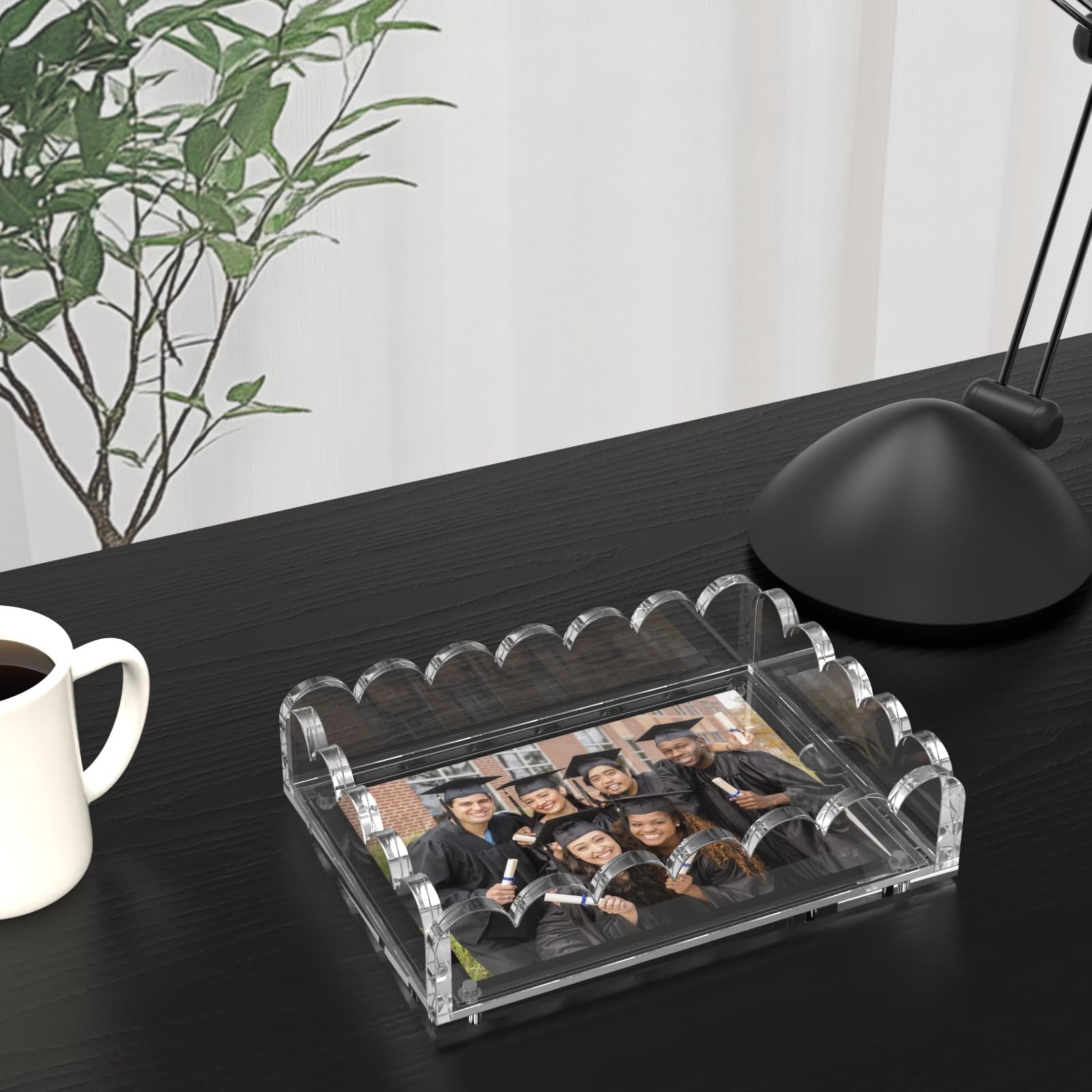 LUGUNU customizable tray serves as a stylish gift display option.