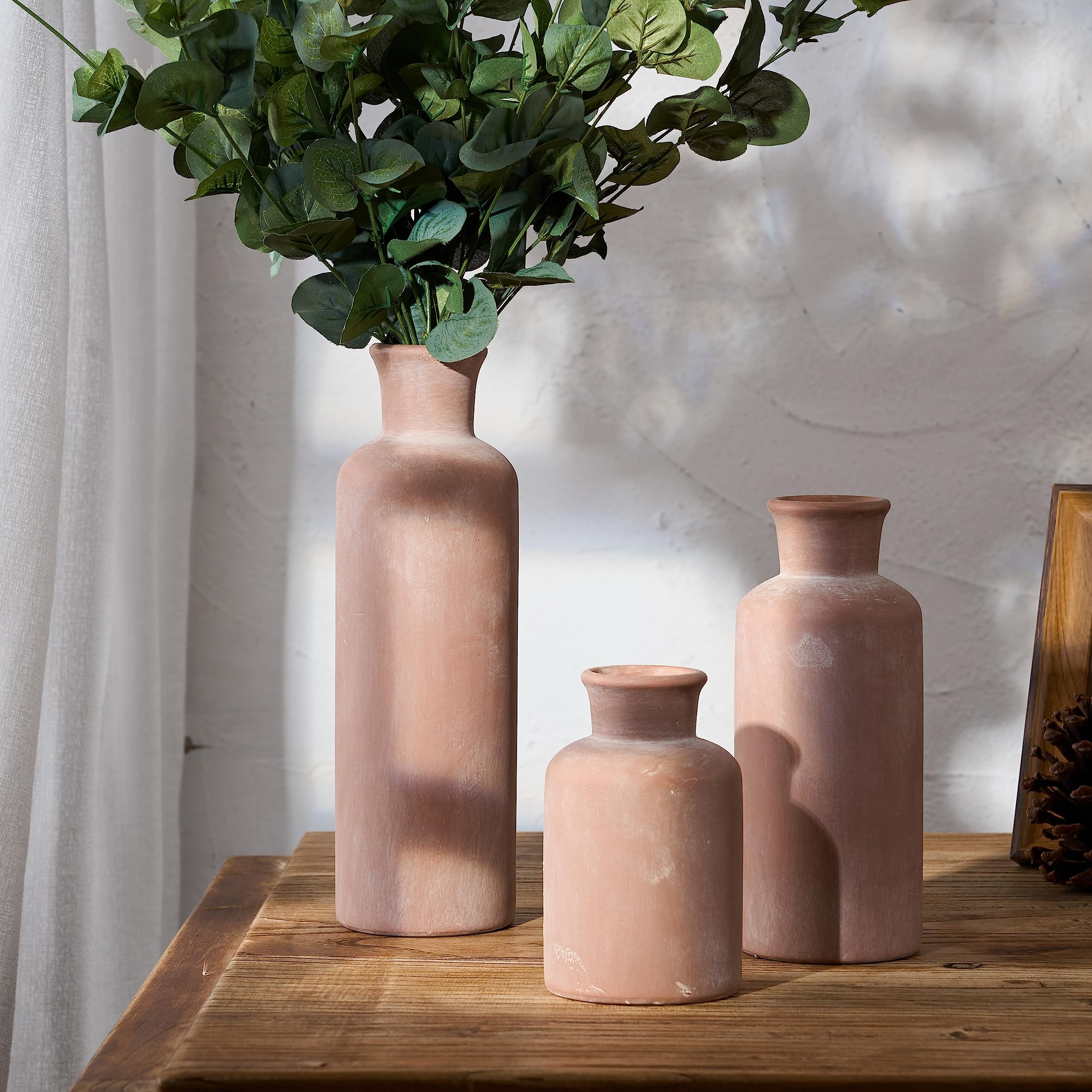 LUKA vase trio in differing heights creates balanced, eye-catching display