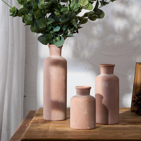 LUKA vase trio in differing heights creates balanced, eye-catching display