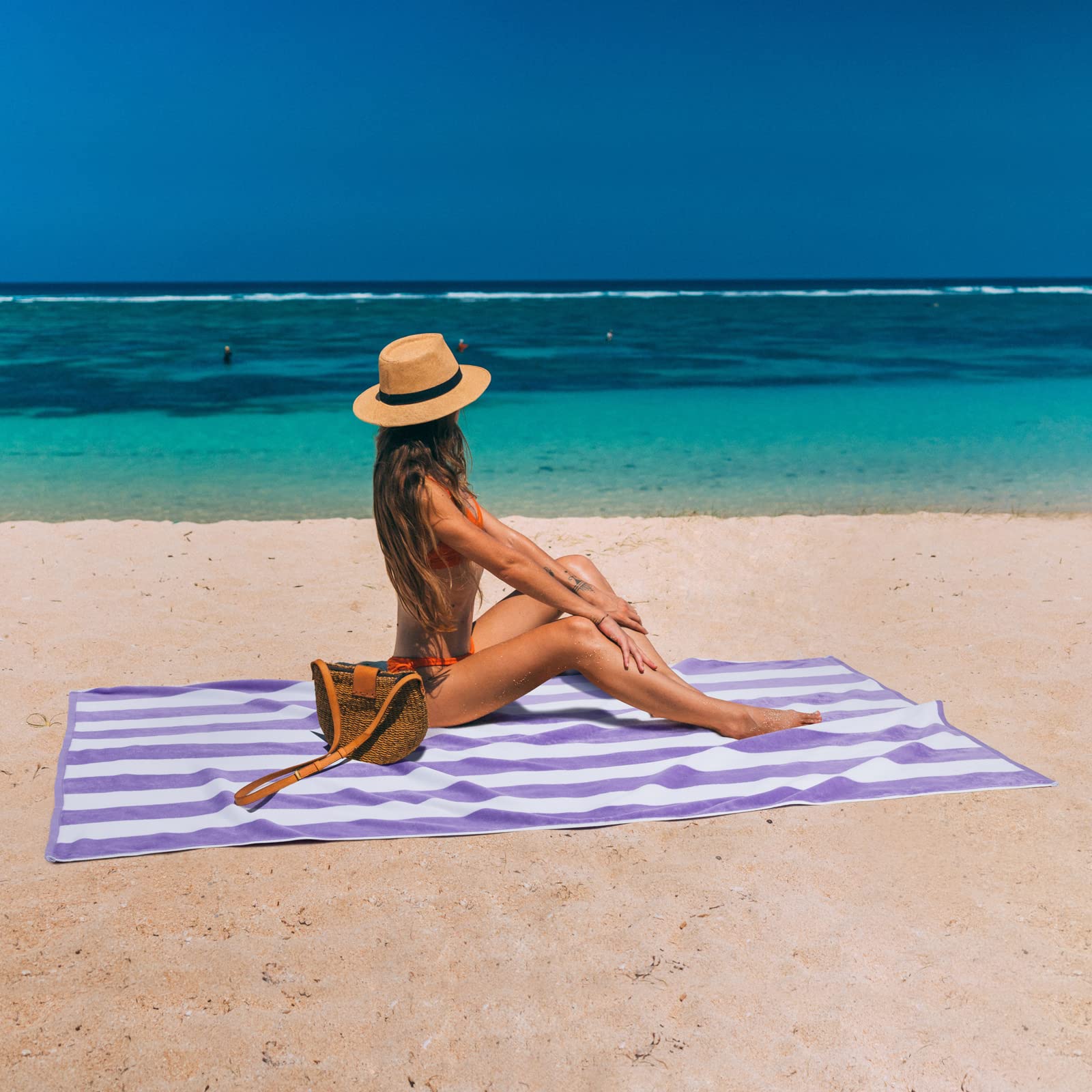 LULUHOME ultra-absorbent towel near pool, quick-dry performance
