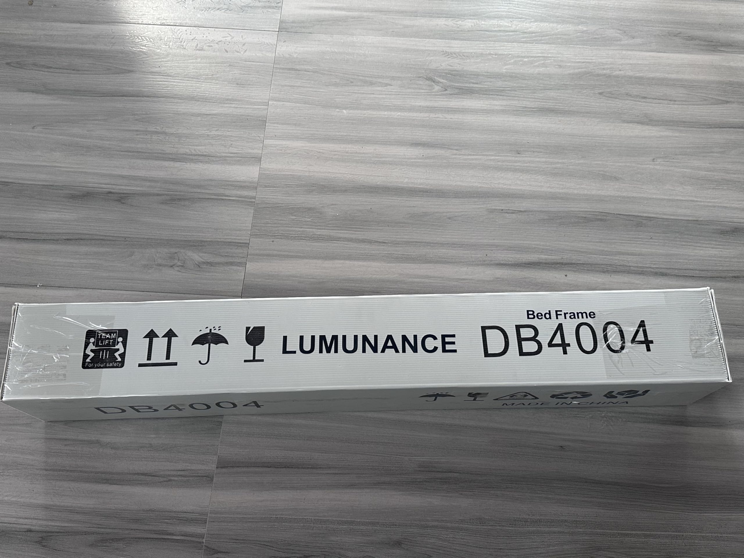 LUMUNANCE easy-clean metal finish resists dust and daily wear for a lasting look.