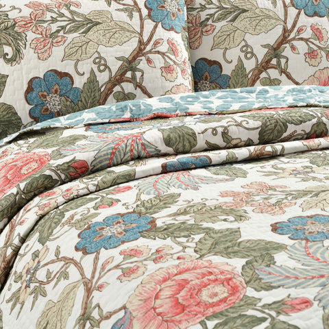 Lush Decor Sydney back trellis pattern offers quick decor switch