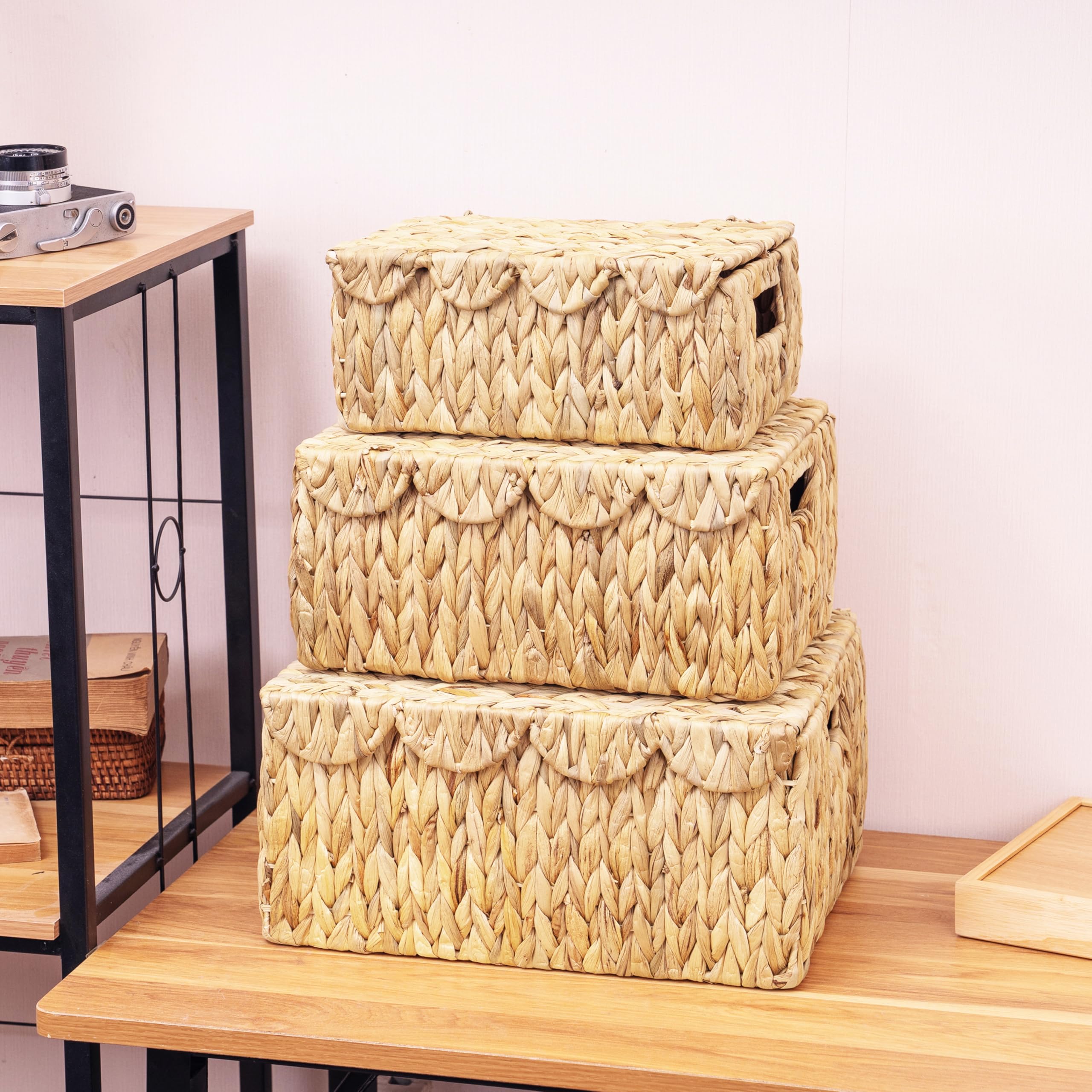 LUSYDECO decorative scalloped-edge baskets elevate shelf display.