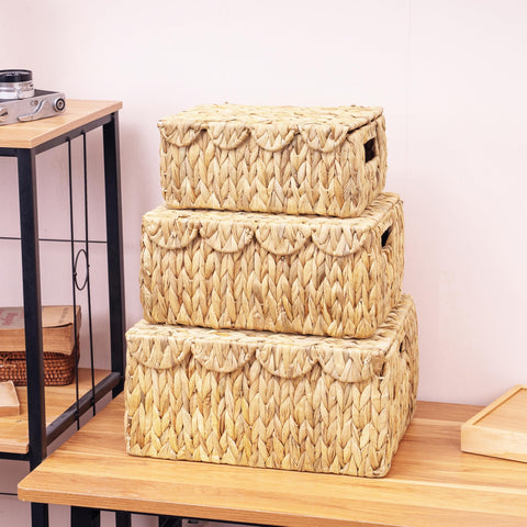 LUSYDECO decorative scalloped-edge baskets elevate shelf display.