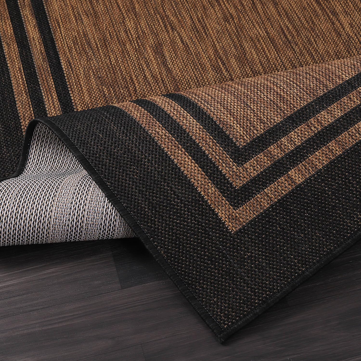 Luul Home outdoor rug washable and easy to clean, ideal for high-traffic patios.