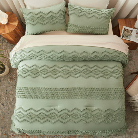 Contents of Luxudecor king-size 3-piece set: comforter and two pillowcases.