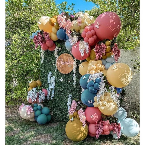 LUXURparty gold metallic balloons add luxe accents to festive arrangements