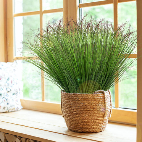 LUZOGA UV-resistant grass maintains vibrant green under sun exposure.
