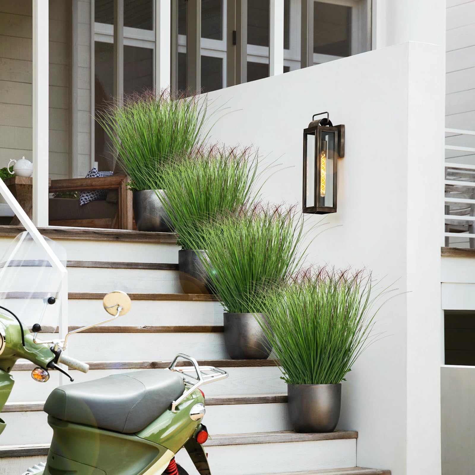 LUZOGA grass stems used as vase filler to brighten spaces.