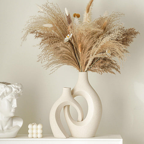 Lvases Snuggle Hollow displayed on a shelf enhances minimalist Nordic style.