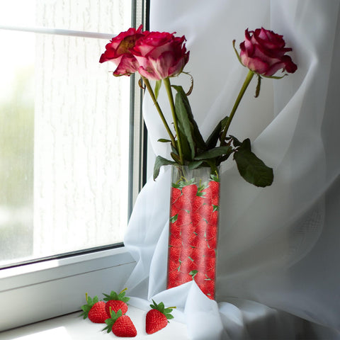 Lyrow fake strawberries decor, durable plastic for indoor and outdoor use.
