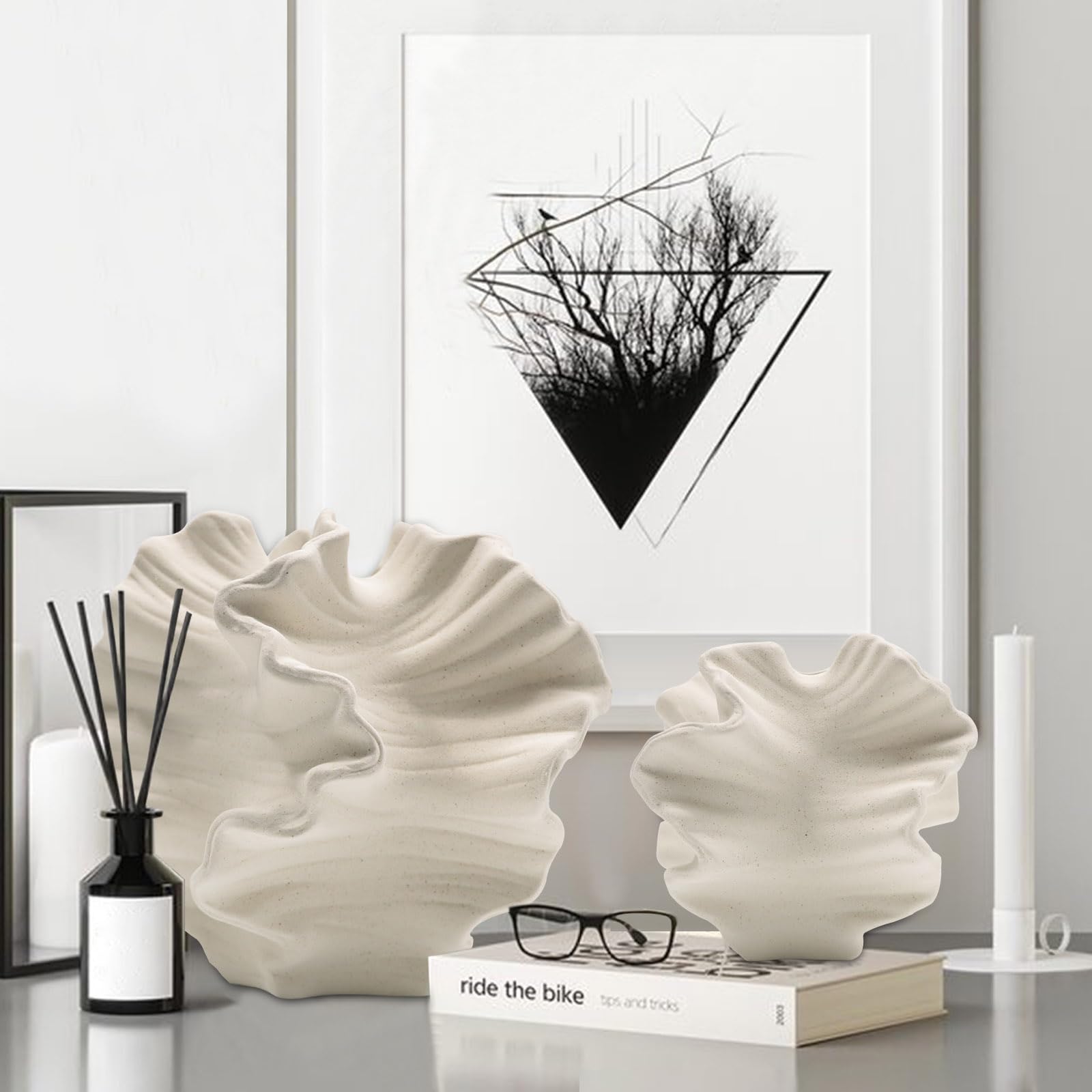 LZV two-vase set complements living spaces with modern minimalism.