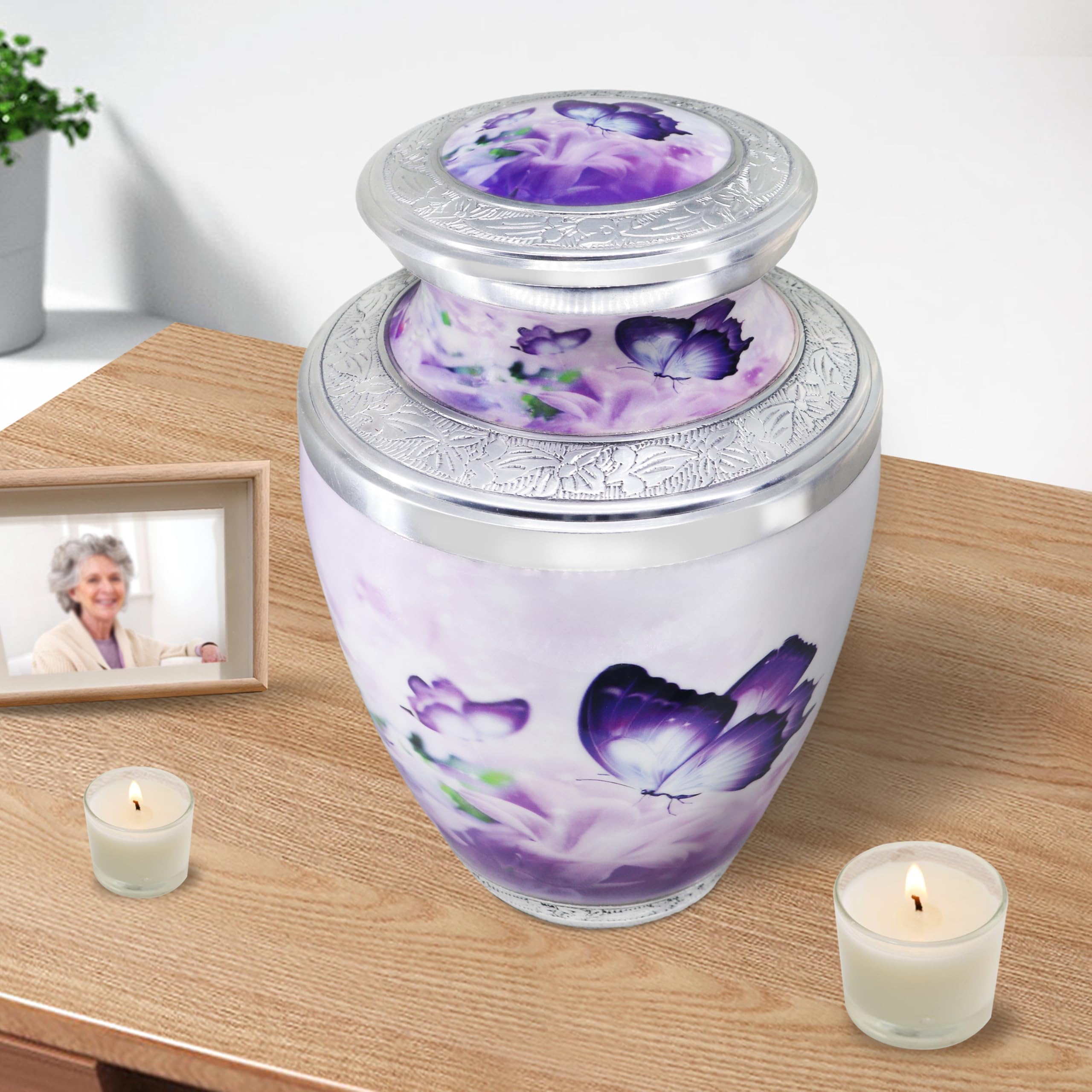 Velvet bag included with M MEILINXU urn for safekeeping.