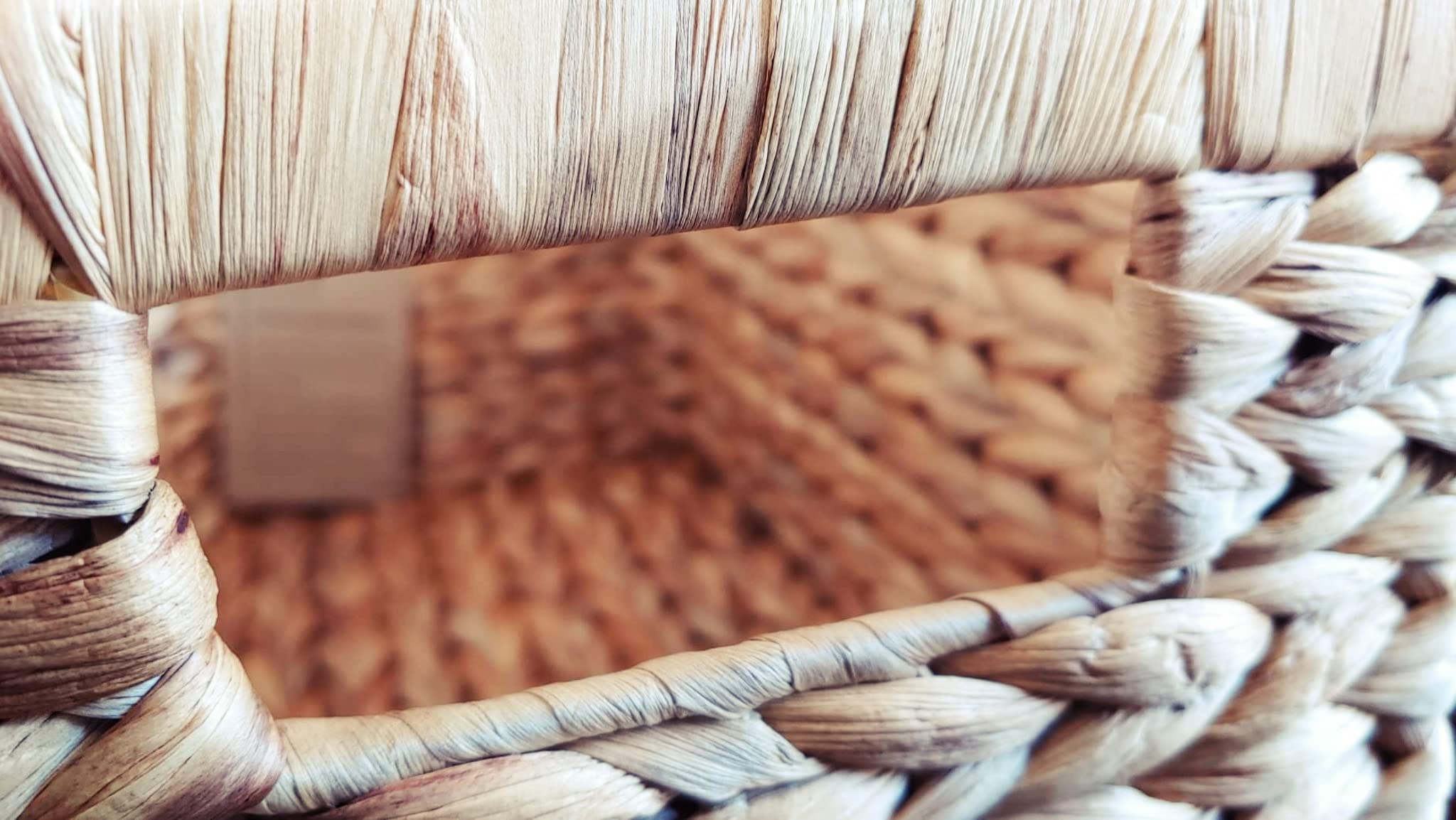 Stackable wicker baskets by M4DECOR optimizing shelf space