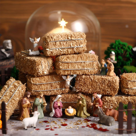 Maasechs wedding centerpiece with mini hay bales for country vibes.