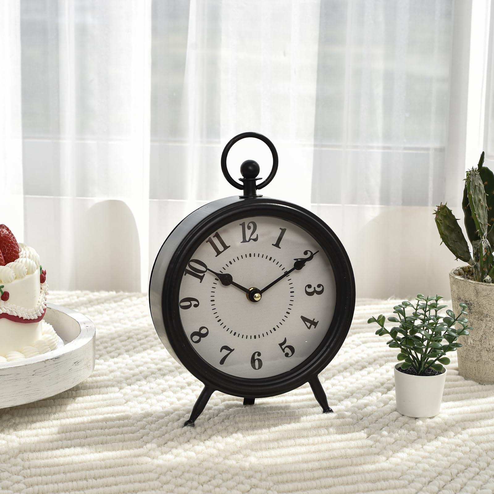 MACVAD Gift-ready vintage table clock for occasions.