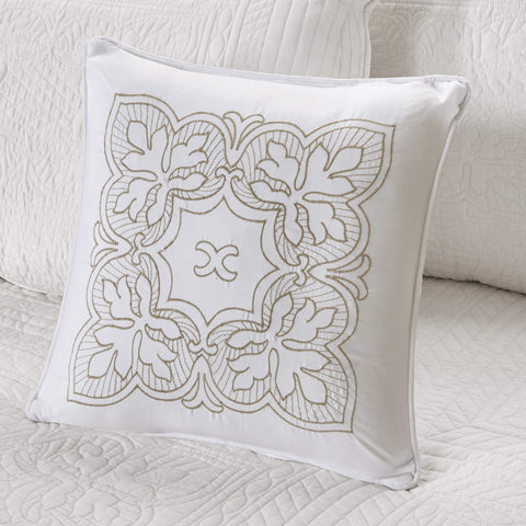 Madison Park bedskirt 15-inch drop creates a polished bedline