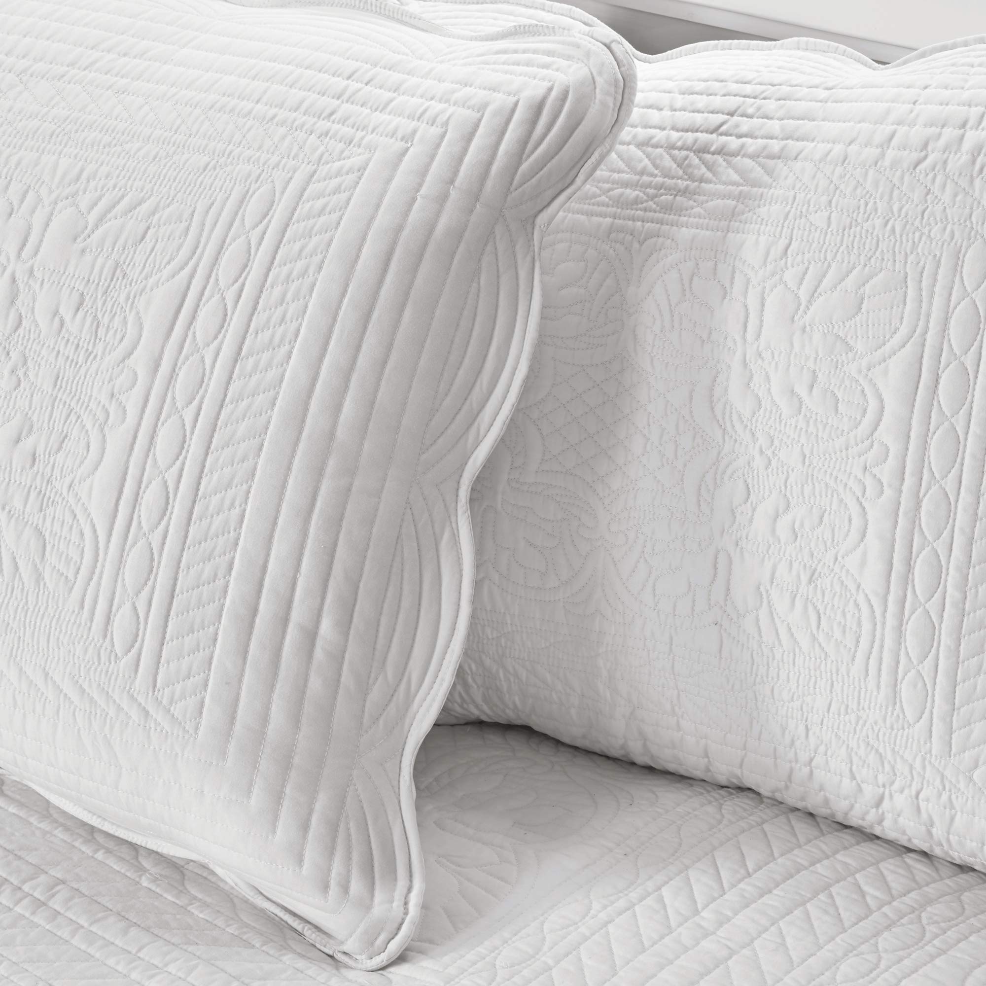 Madison Park 6-piece daybed set complements shams and pillow for cohesive style