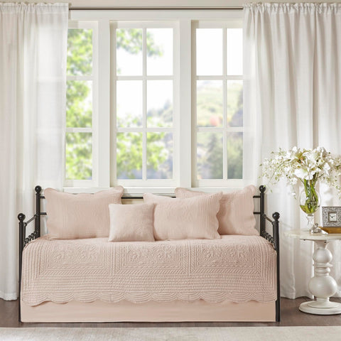Madison Park daybed cover scalloped edge detail, enhancing classic decor.