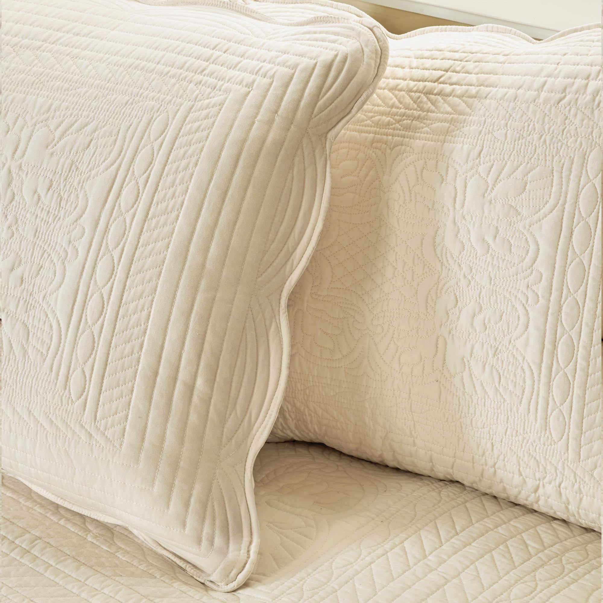 Machine washable Madison Park daybed cover for easy care