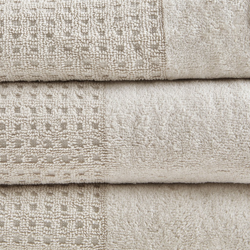 600gsm towels showing quick-drying absorbency and lightweight comfort.