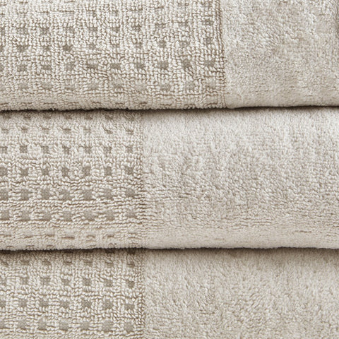 600gsm towels showing quick-drying absorbency and lightweight comfort.