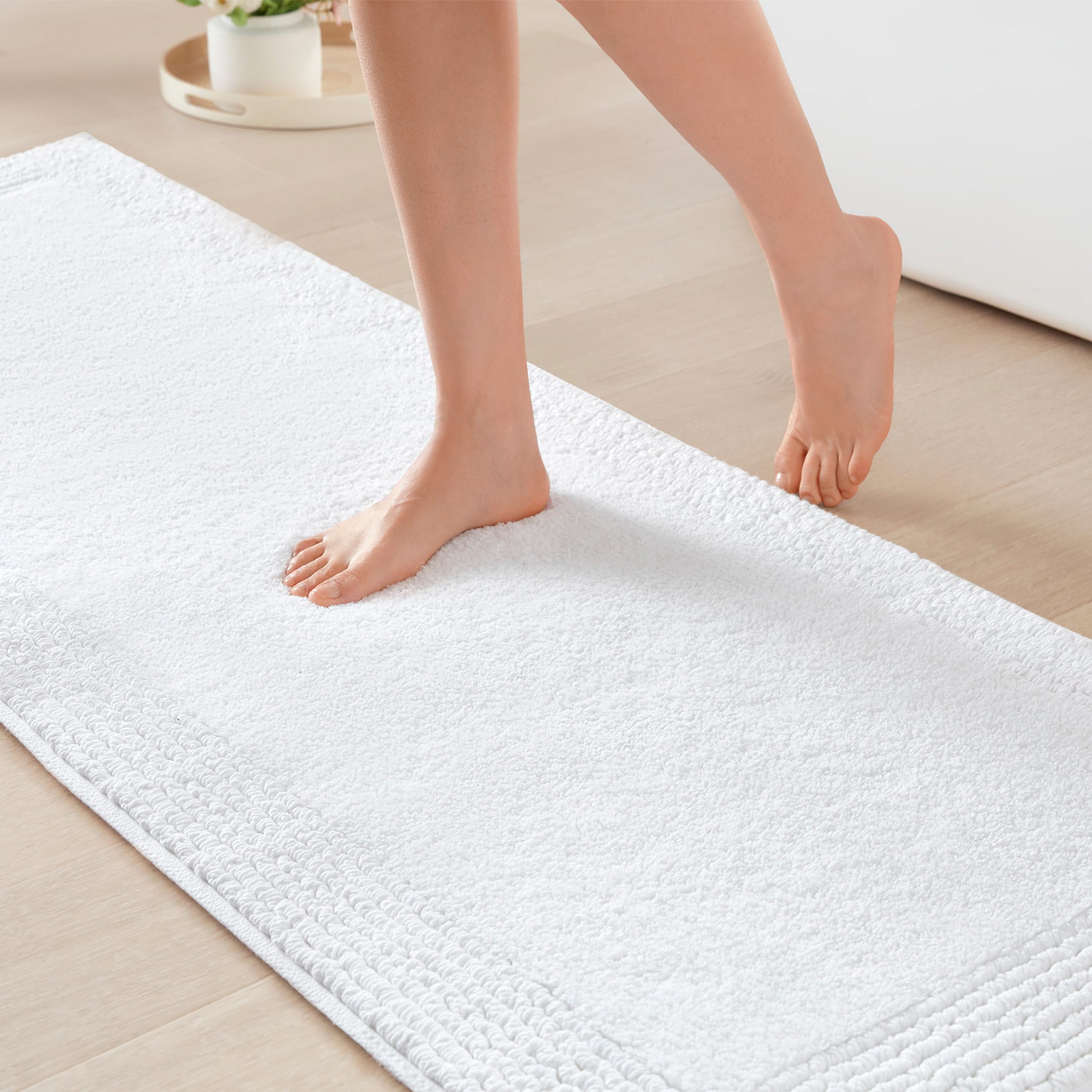 Madison Park Splendor top close-up in white shows dense tufted cotton for plush comfort