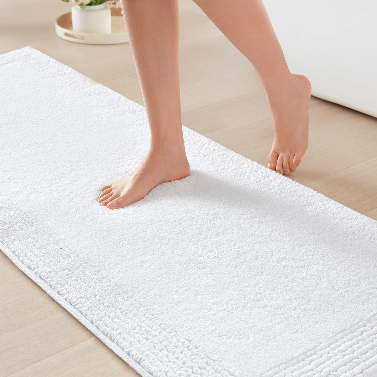 Madison Park Splendor top close-up in white shows dense tufted cotton for plush comfort