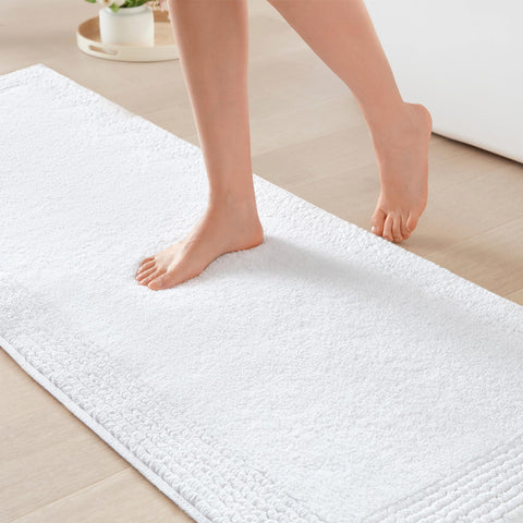 Madison Park Splendor top close-up in white shows dense tufted cotton for plush comfort