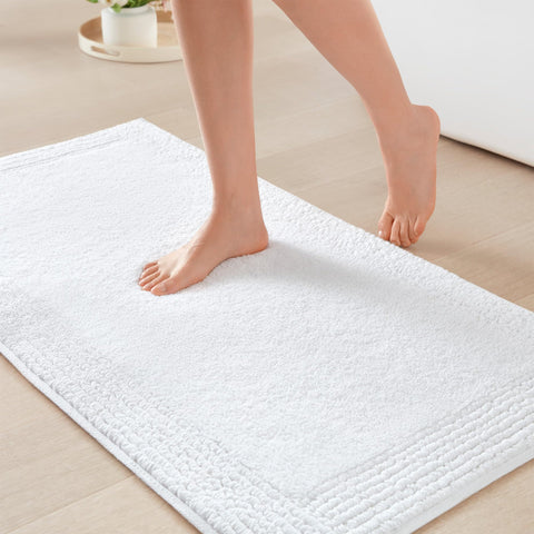 Madison Park Splendor bath rug top view shows dense plush underfoot
