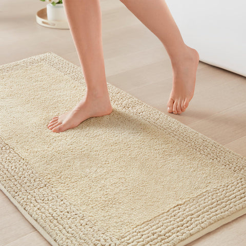 Madison Park Splendor bath rug with dense plush top for lasting comfort.
