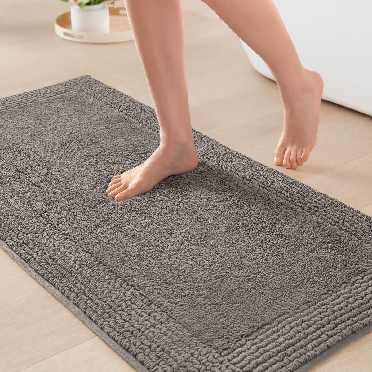 Madison Park Splendor reversible bath rug in charcoal with plush 3000 GSM cotton.