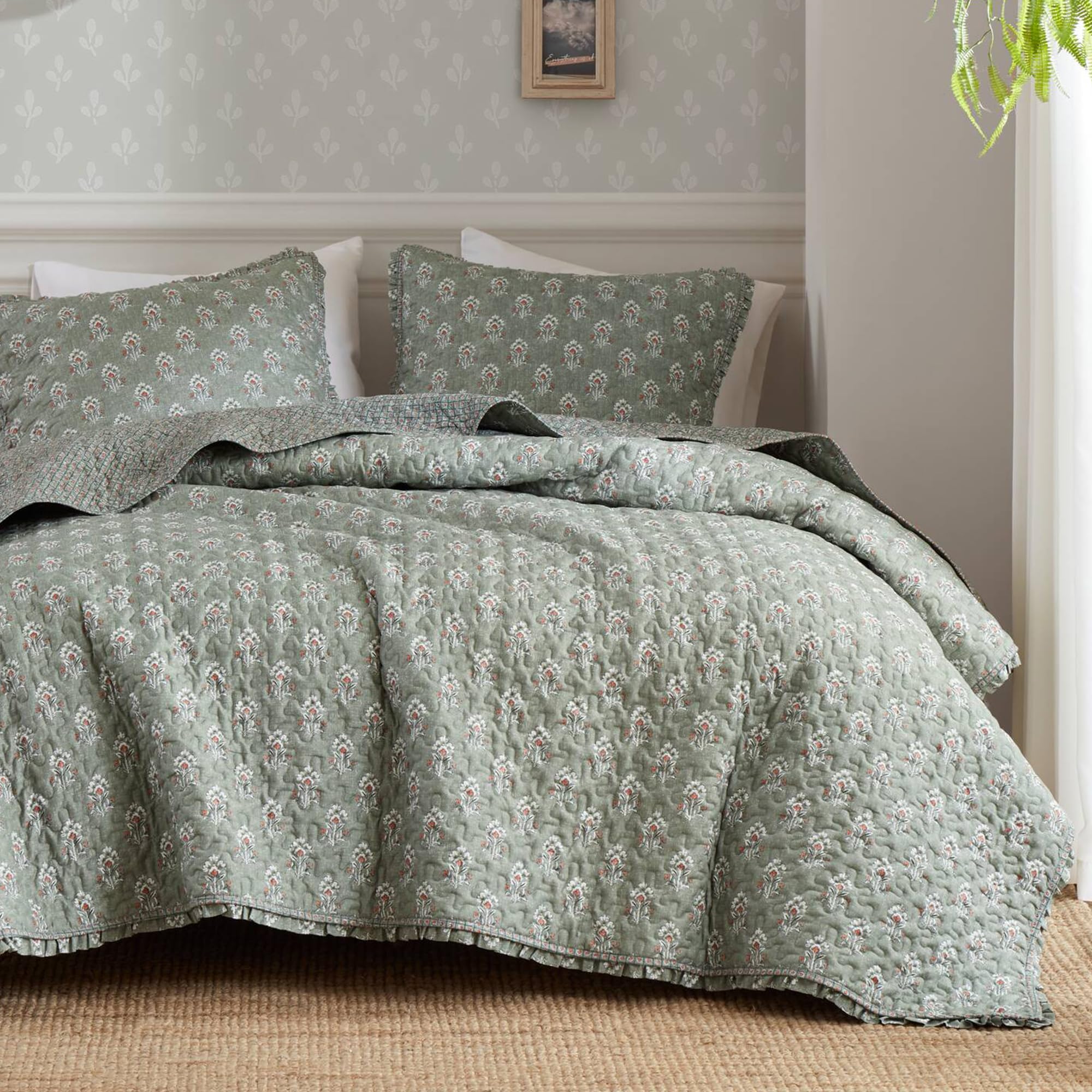 Madison Park Vintage Floral Quilt Queen with soft microfiber and crisp colors