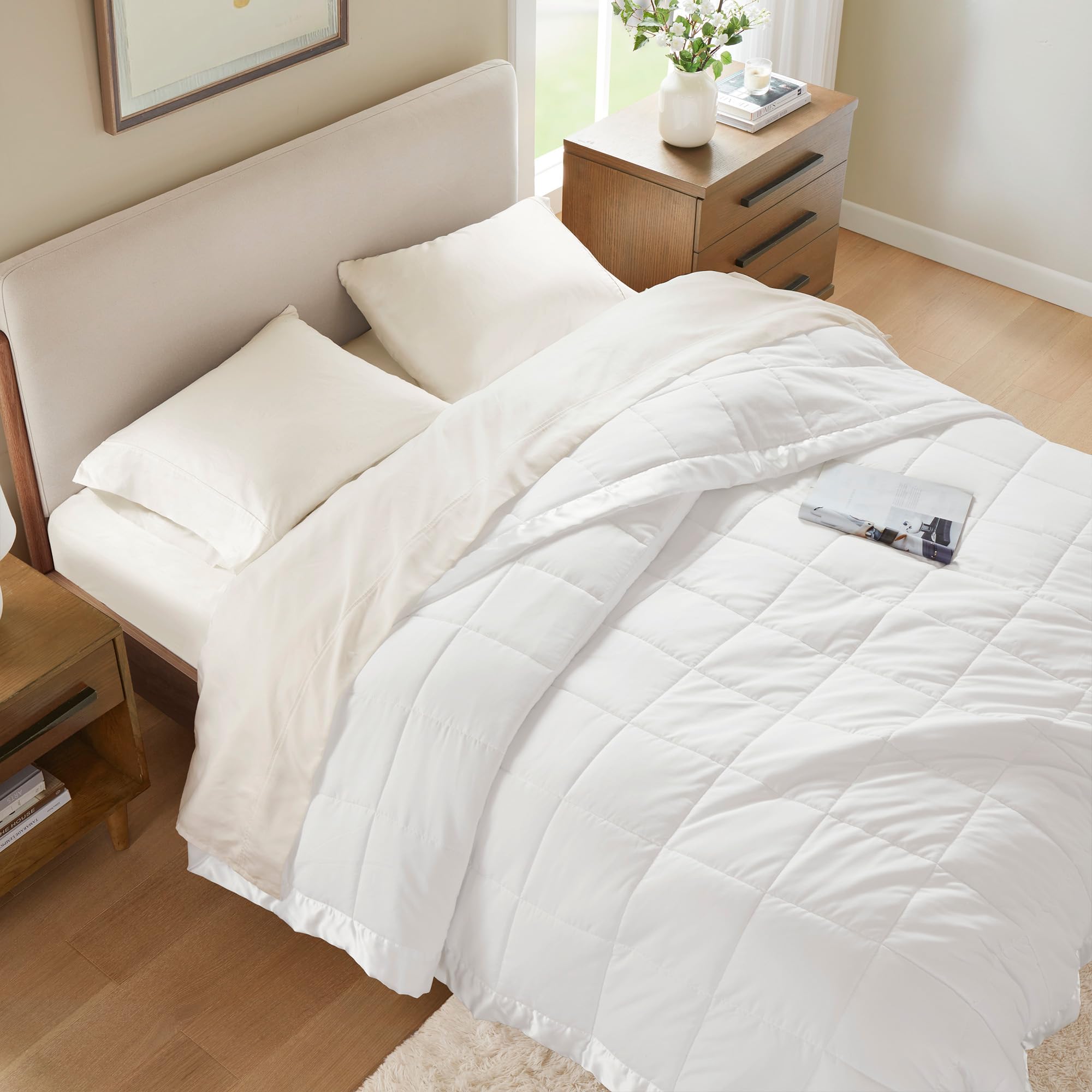 All‑season layering with the Windom blanket on a neatly styled bed