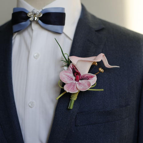 MAFELOE wedding decor set with greens and ribbons for romance.