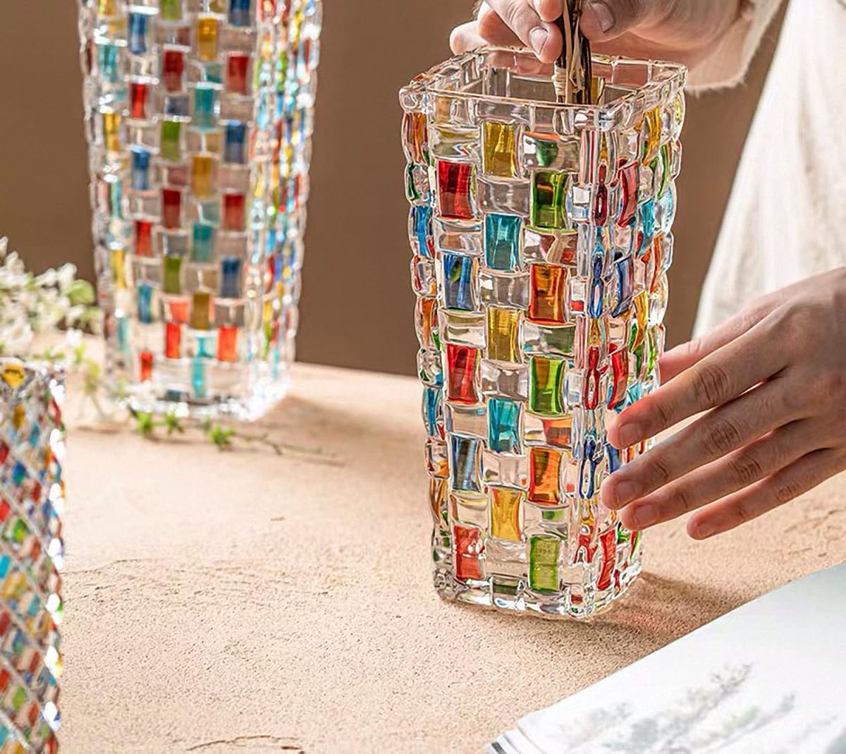 Foam packaging protects Magcolor vase during shipping