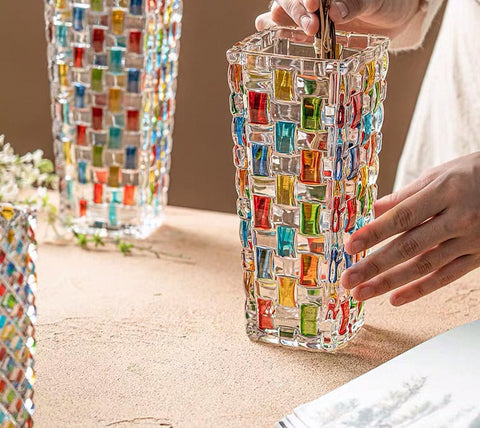Foam packaging protects Magcolor vase during shipping