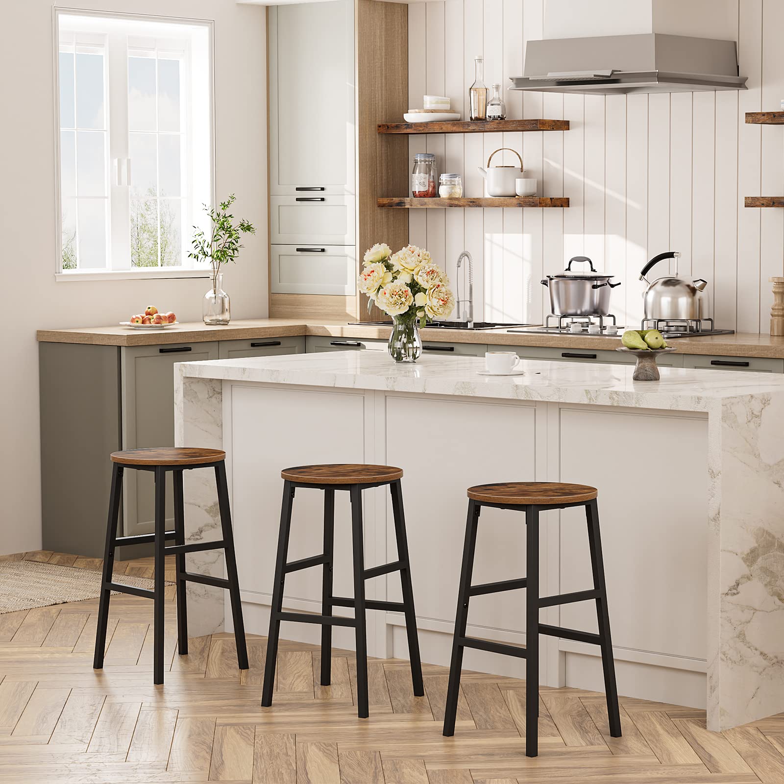 MAHANCRIS stools comfortably support daily meals and quick coffee breaks.
