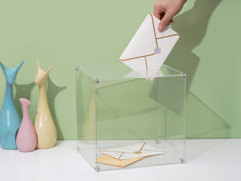 MaiiTiproll clear acrylic construction for a modern, unobtrusive look.