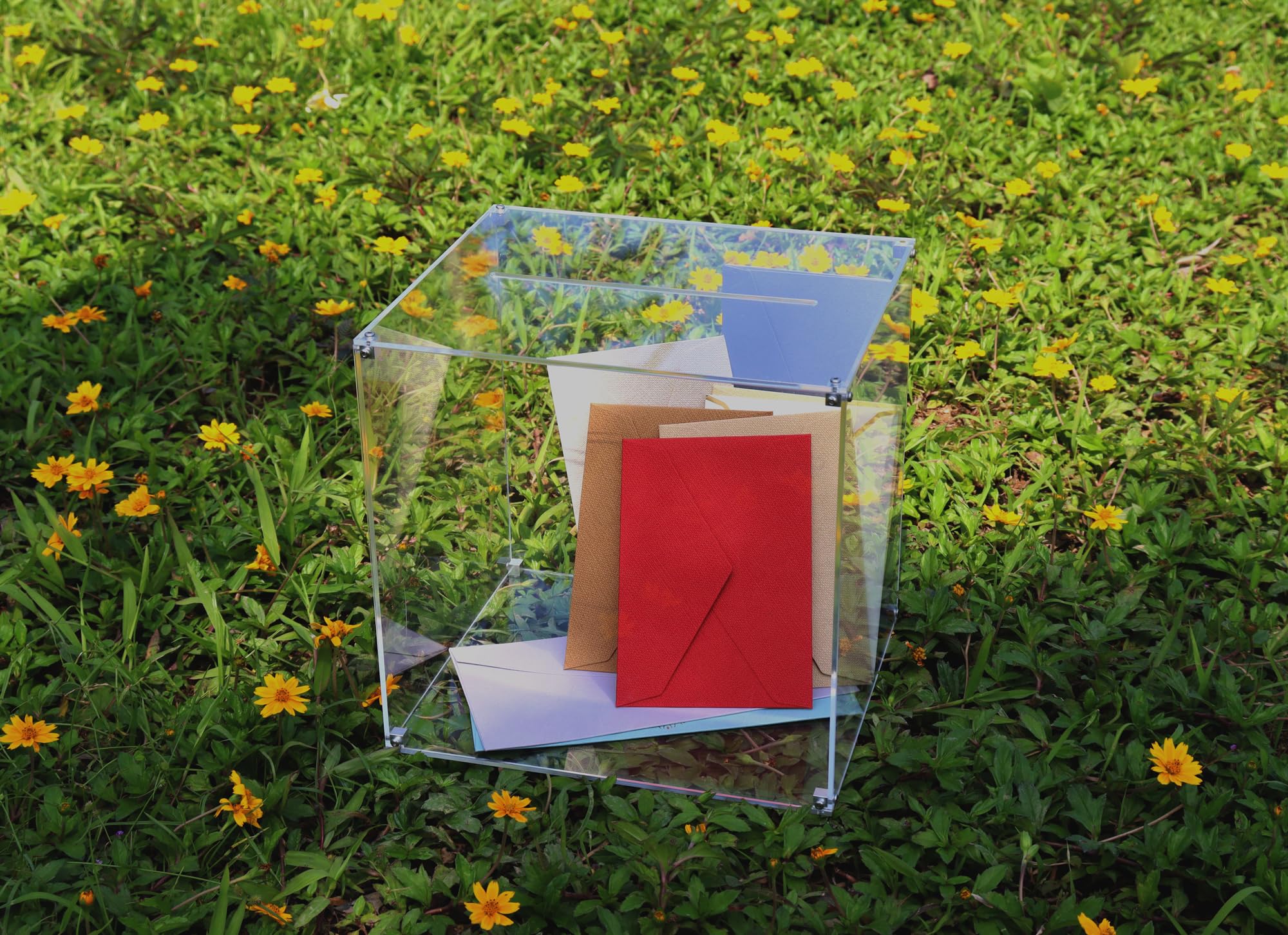 MaiiTiproll clear card box shown full with guest cards at a reception.