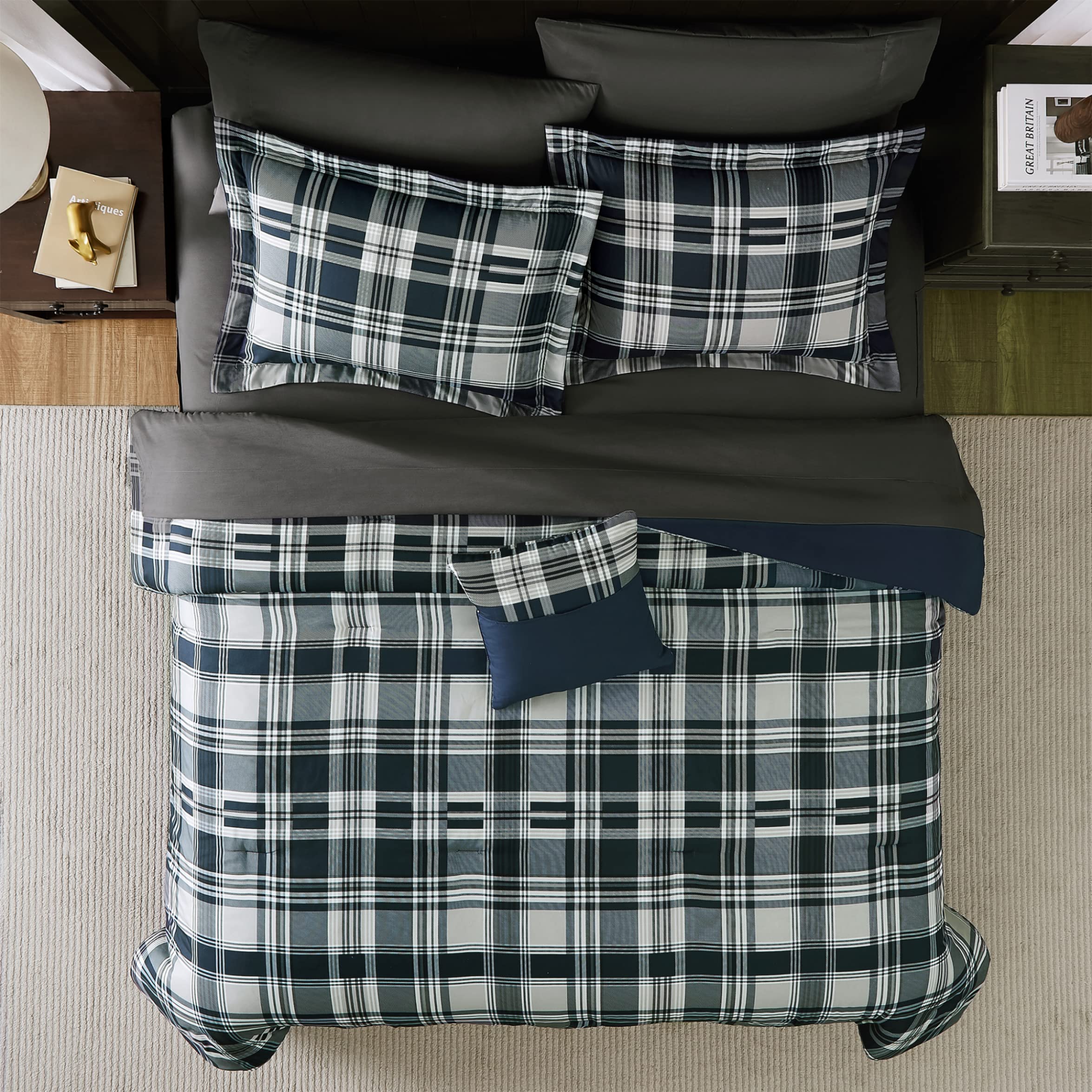 MaiRêve fitted sheet with storage pocket keeps essentials nearby