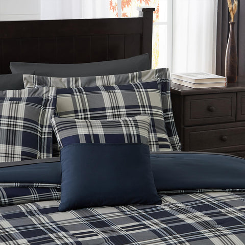 Includes flat and fitted sheets for dorm beds in the MaiRêve set.