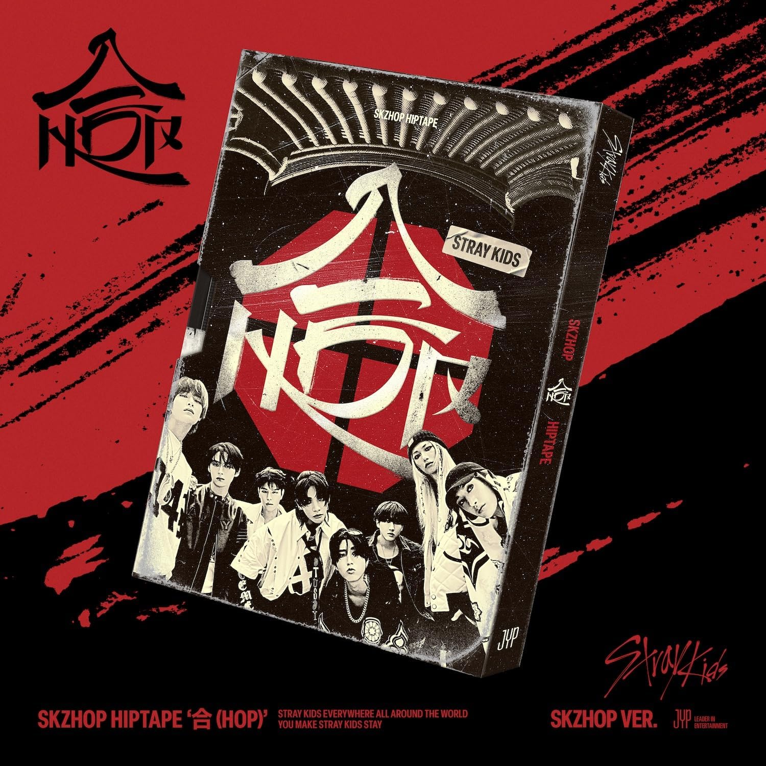 MAKABAKA Stray Kids Hop CD book spread featuring official liner notes.