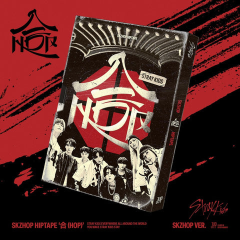 MAKABAKA Stray Kids Hop CD book spread featuring official liner notes.